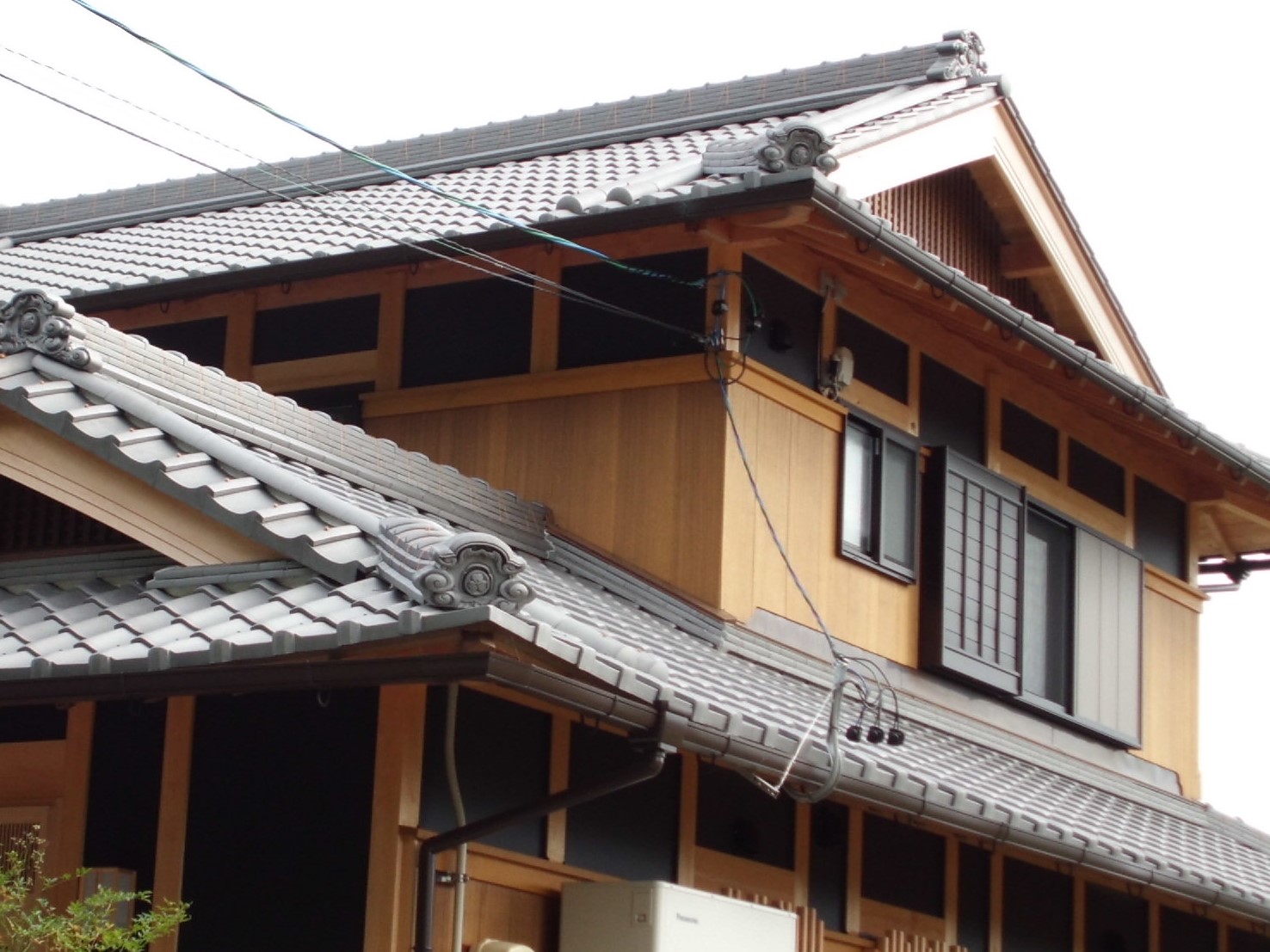 和形いぶし瓦 | 伊山瓦協業組合|三重県伊賀市にあるリフォーム・瓦の葺き替え・張り替え・雨漏り修理・補修・屋根工事全般から太陽光発電システムの ...